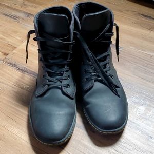 Dr. Martens Sheridan Casual Boots